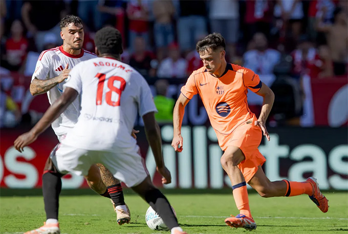 HLV Flick có thể sử dụng Pedri cho vai trò hộ công