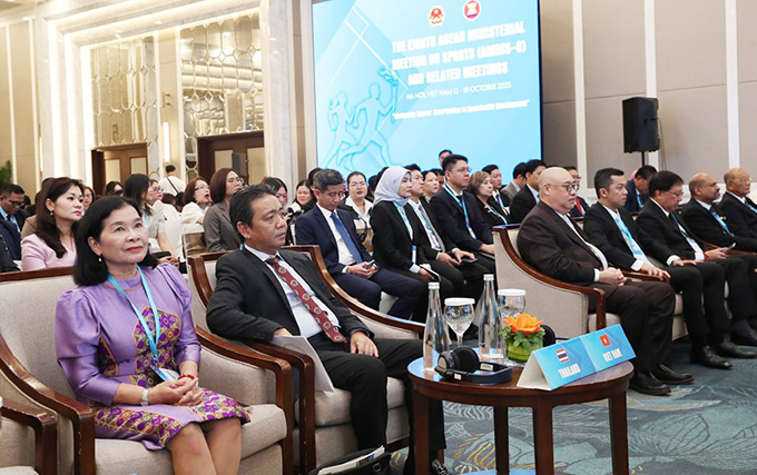 Thứ trưởng Bộ VH-TT&DL Hoàng Đạo Cương (thứ 2 từ trái sang) tham dự Hội nghị