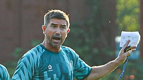  Harry Kewell chưa hài lòng với tư duy chiến thuật của cầu thủ Hà Nội