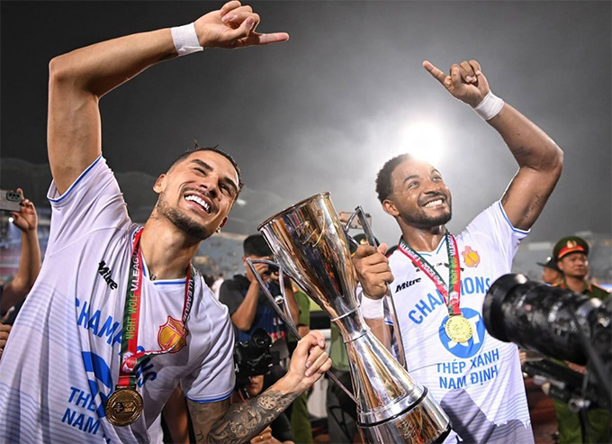 Xuân Son và Hoàng Hên là đối tác ăn ý 