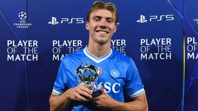 Nhưng Hojlund lại thăng hoa từ khi gia nhập Napoli