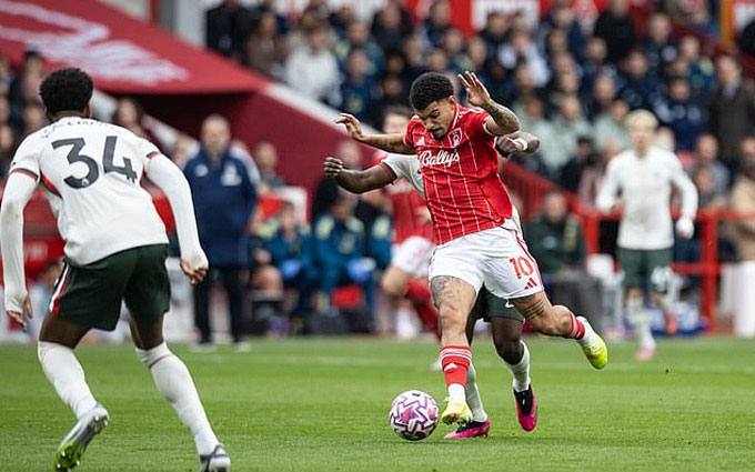 Các cầu thủ Chelsea mắc tới 3 sai lầm chỉ trong 20 phút đầu