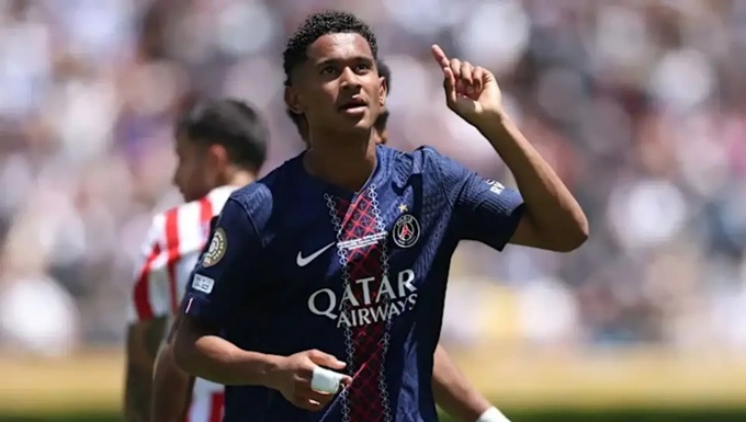 Seny Mayulu đã cứu rỗi PSG