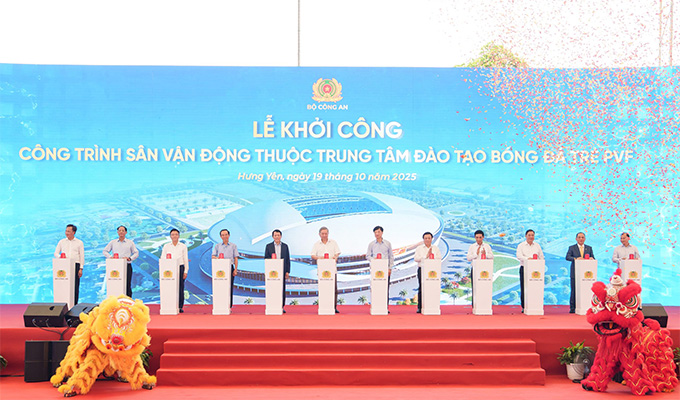 Tổng Bí thư Tô Lâm và các đại biểu thực hiện nghi thức khởi công công trình - Ảnh: PVF