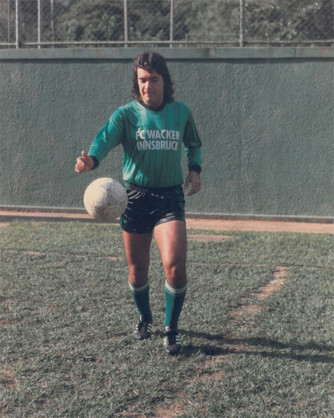 Carlos Kaiser trên sân bóng