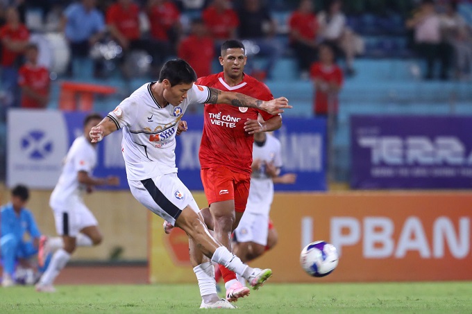 SHB Đà Nẵng thua ngược dù dẫn bàn trước. Ảnh: Đức Cường