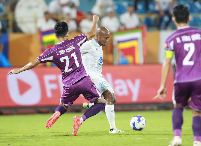 Đây là đội đang có số ngoại binh nhiều nhất bóng đá Việt, nhưng chuyên môn thì... Ảnh: Quang Đương