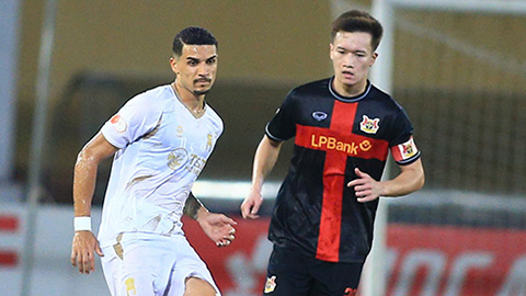  Hoàng Đức như người ngoài hành tinh