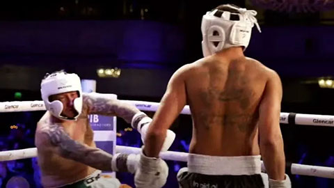  Cựu sao Premier League, Paddy Kenny phải thở oxy sau cú hạ đo ván tàn khốc từ đối thủ một thời