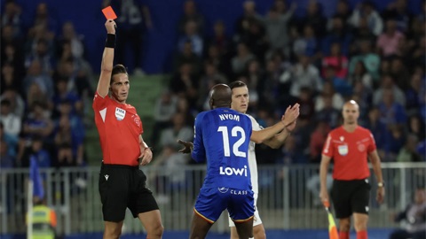  Cựu sao Ngoại hạng Anh nhận thẻ đỏ sau 37 giây vào sân