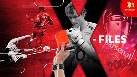  Arsenal từng cách chiếc cúp bạc Champions League đúng... 1 chiếc thẻ đỏ