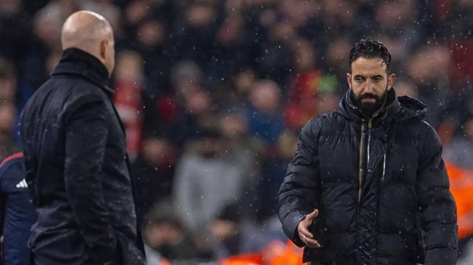 Arne Slot có thể học hỏi sự kiên định của Ruben Amorim