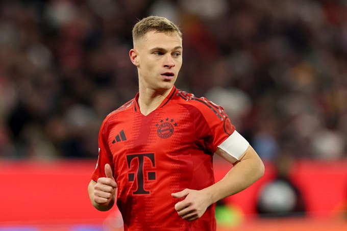 Kane không chọn Kimmich vào đội hình các huyền thoại