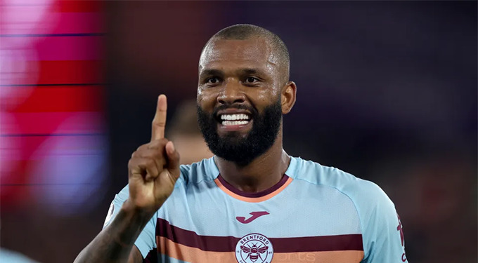 Thiago đã ăn mừng, nhưng cuối cùng bàn thắng bị từ chối vì việt vị