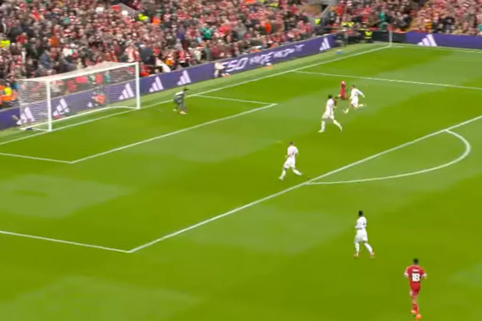 Pha cứu thua của Lammens trước Isak