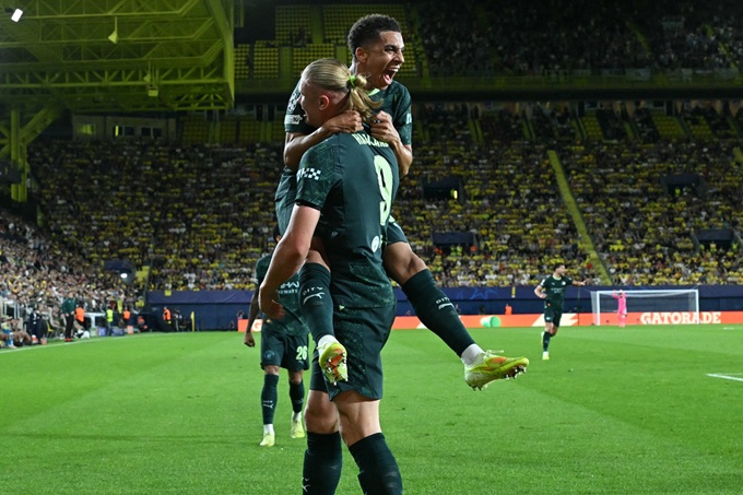 Lewis đá số 10 là phát kiến mới nhất của Pep Guardiola