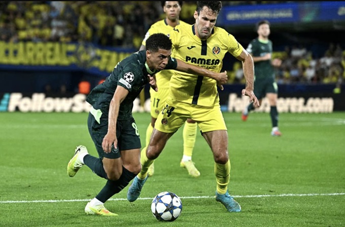 Lewis có một trận đấu xuất sắc