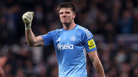  Mourinho bại trận vì màn kiến tạo miễn chê của thủ môn Newcastle