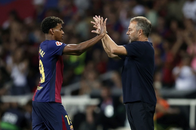 Barca dưới thời của HLV Hansi Flick thích dâng cao bẫy việt vị và đó là con dao 2 lưỡi