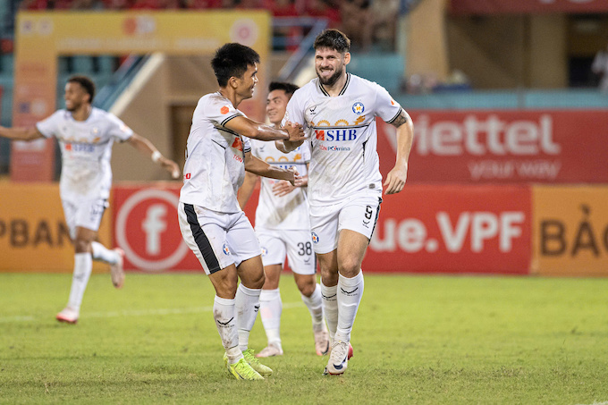Niềm vui của cầu thủ sông Hàn khi có bàn mở tỷ số trong trận gặp Thể Công Viettel. Ảnh: Đức Cường