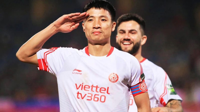 Trung vệ Bùi Tiến Dũng phải nghỉ vòng 8 do đã nhận thẻ đỏ ở vòng 6
