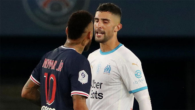 Neymar thường xuyên khẩu chiến với Gonzalez