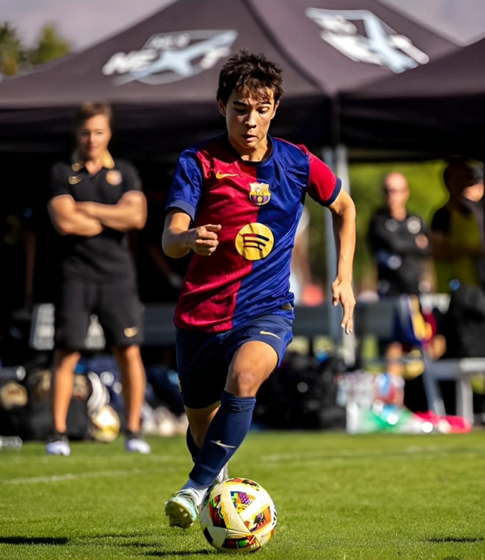Brady trong màu áo Barca Residency Academy