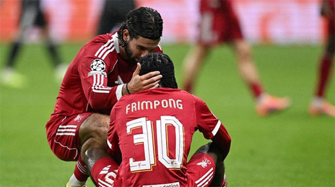 Frimpong vừa phải rời sân giữa chừng ở trận Liverpool đại thắng  Eintracht Frankfurt