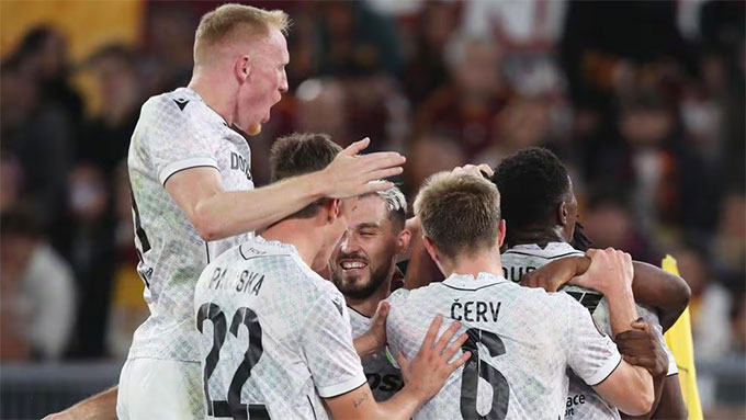 Viktoria Plzen ghi tới 2 bàn chỉ với 4 cú dứt điểm