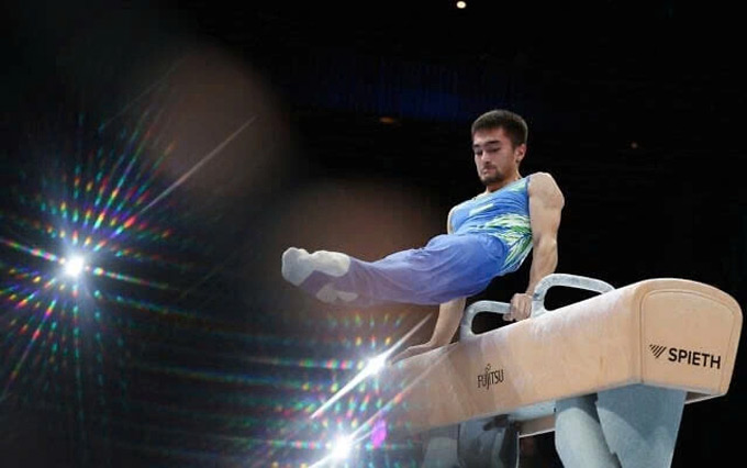 VĐV của Israel, Pavel Gulidov trong phần thi ngựa tay quay ở nội dung toàn năng tại giải thể dục dụng cụ thế giới ở Bỉ năm 2023