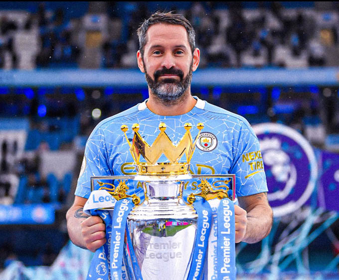 Carson chia tay sự nghiệp cầu thủ