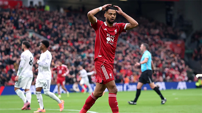 Gakpo liên tục bị cột dọc và xà ngang từ chối bàn thắng ở trận gặp MU