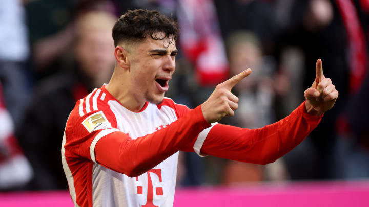 Pavlovic đang được MU áp sát