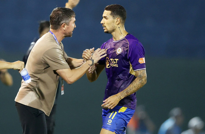 Đỗ Hoàng Hên đã dành những lời khen ngợi cho HLV Harry Kewell. Ảnh: Quốc An