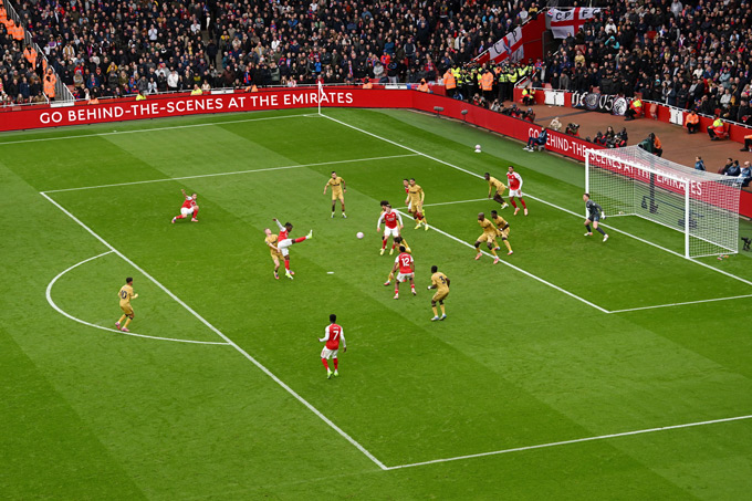 Cú ra chân đẹp mắt thành bàn của Eze