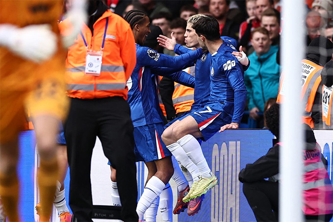Pha ăn mừng phần nào thấy được sự tự mãn của dàn cầu thủ trẻ Chelsea, dù đó là màn ăn mừng quen thuộc của Garnacho