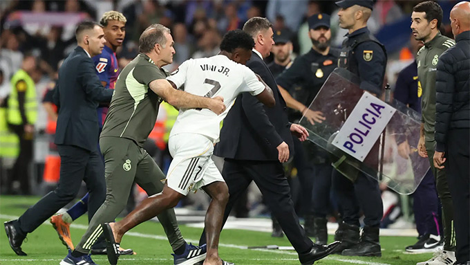 Vinicius có hành động không đẹp sau trận El Clasico