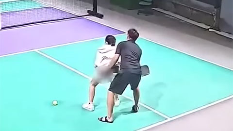 Xôn xao hình ảnh thầy dạy pickleball có hành vi phản cảm với cô gái