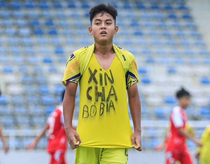 Lý Trung Hiếu mong bố bỏ bia rượu - Ảnh: Hà Nội FC