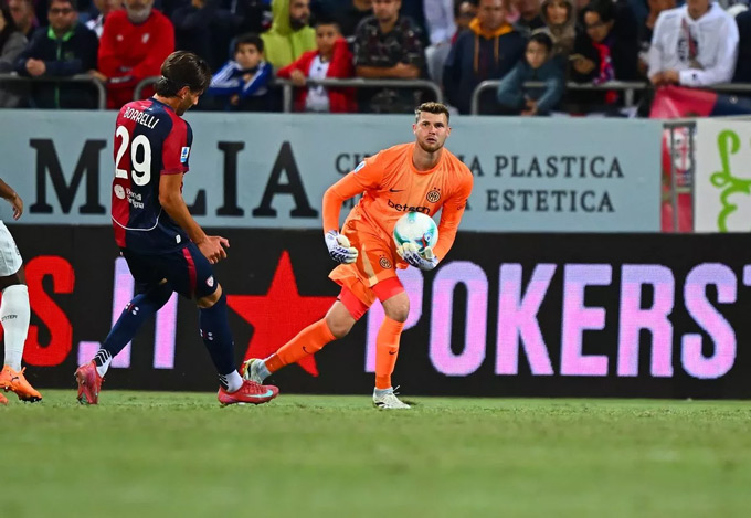 Thủ môn Josep Martinez của Inter Milan đã gây ra một vụ tai nạn nghiêm trọng