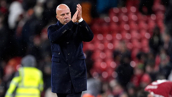 Ông còn vỗ tay cái gì hả Slot?