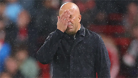  Arne Slot giải thích việc lựa chọn đội hình của Liverpool