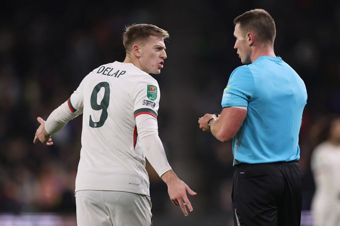 Màn tái xuất "đi vào lòng đất" của Liam Delap