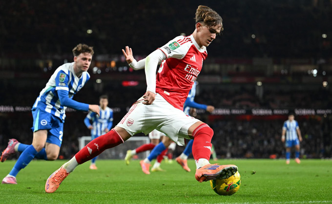 Dowman đã chơi rất hay trước Brighton