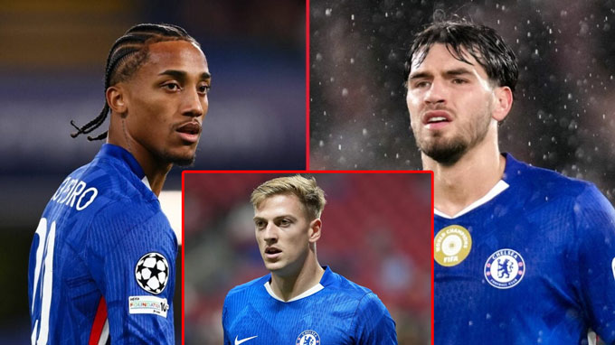 3 tiền đạo của Chelsea (trái sang) Pedro, Delap và Guiu đều đang sa sút