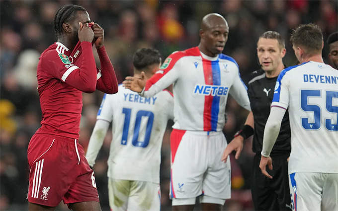 Liverpool của Arne Slot thua 6 trận liên tiếp tại các giải đấu quốc nội và thua 3 trận liên tiếp trước Crystal Palace