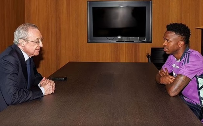 Chủ tịch Florentino Perez chưa "xử" Vini, bởi đang trong quá trình thuyết phục anh gia hạn hợp đồng