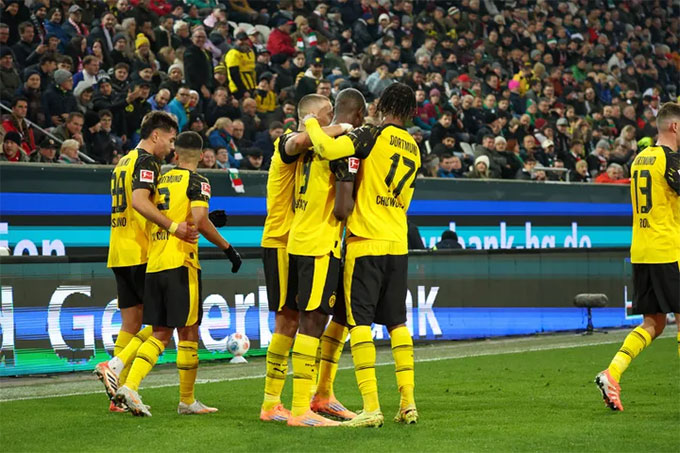 Dortmund đã kiếm trọn 3 điểm trước Augsburg