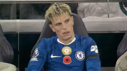  Garnacho bị chỉ trích vì thái độ khi rời sân