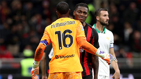  Người Milan nổ tưng bừng sau chiến thắng trước Roma